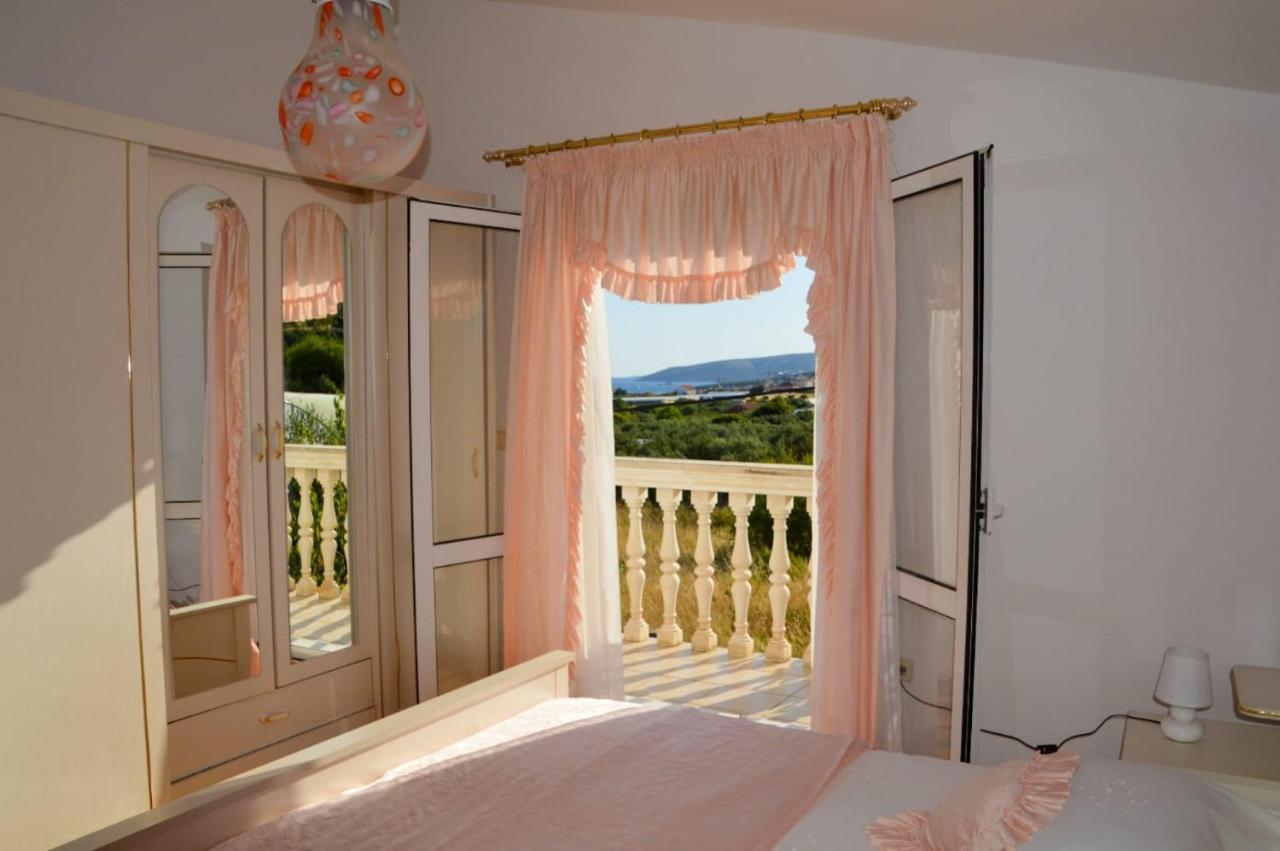 Apartment Blanka With A Beautiful View Of Trogir Exterior foto
