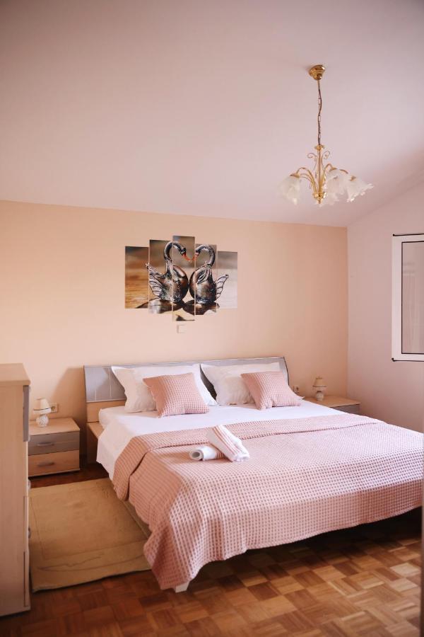 Apartment Blanka With A Beautiful View Of Trogir Exterior foto