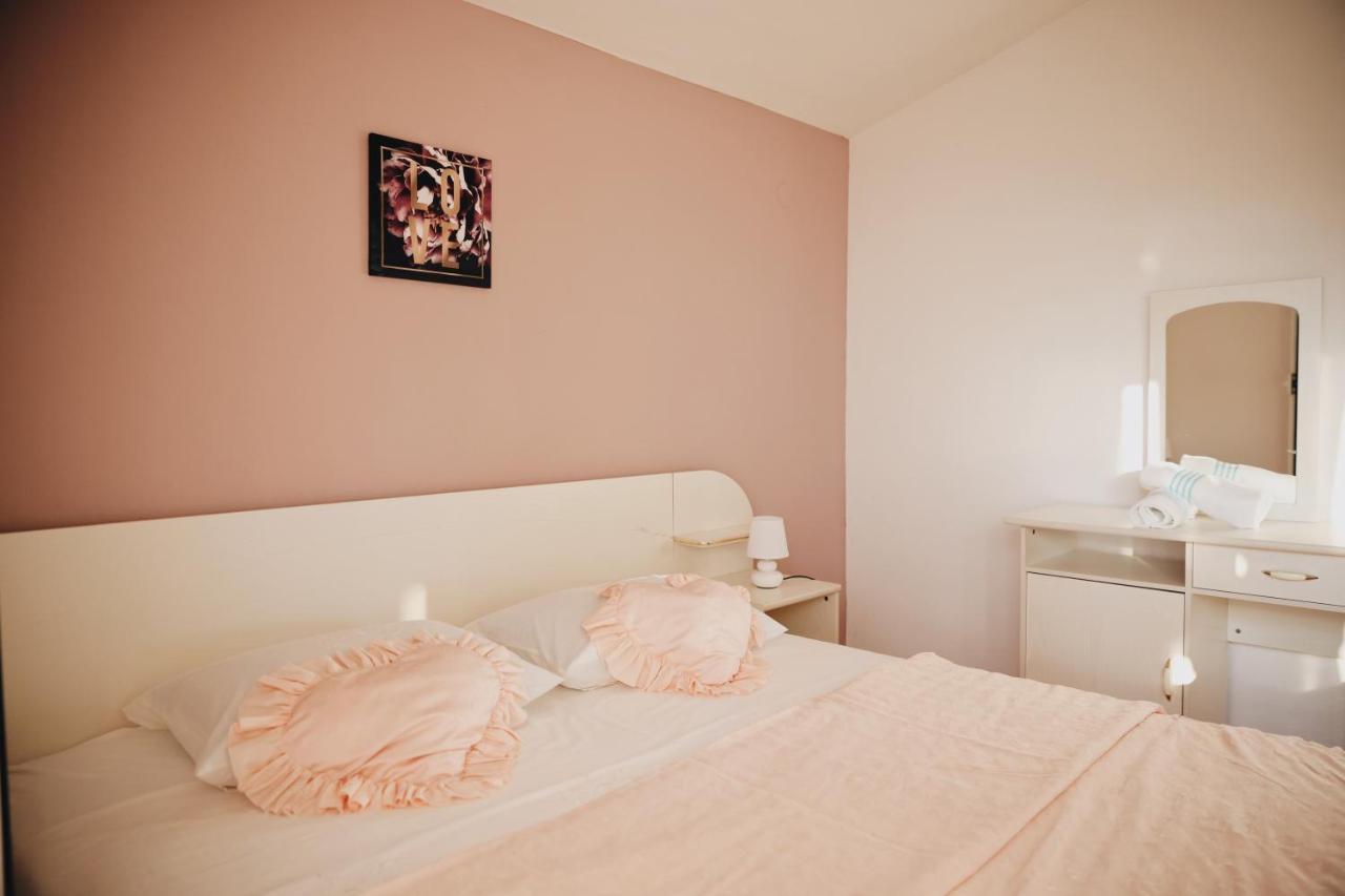 Apartment Blanka With A Beautiful View Of Trogir Exterior foto