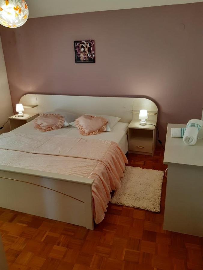 Apartment Blanka With A Beautiful View Of Trogir Exterior foto