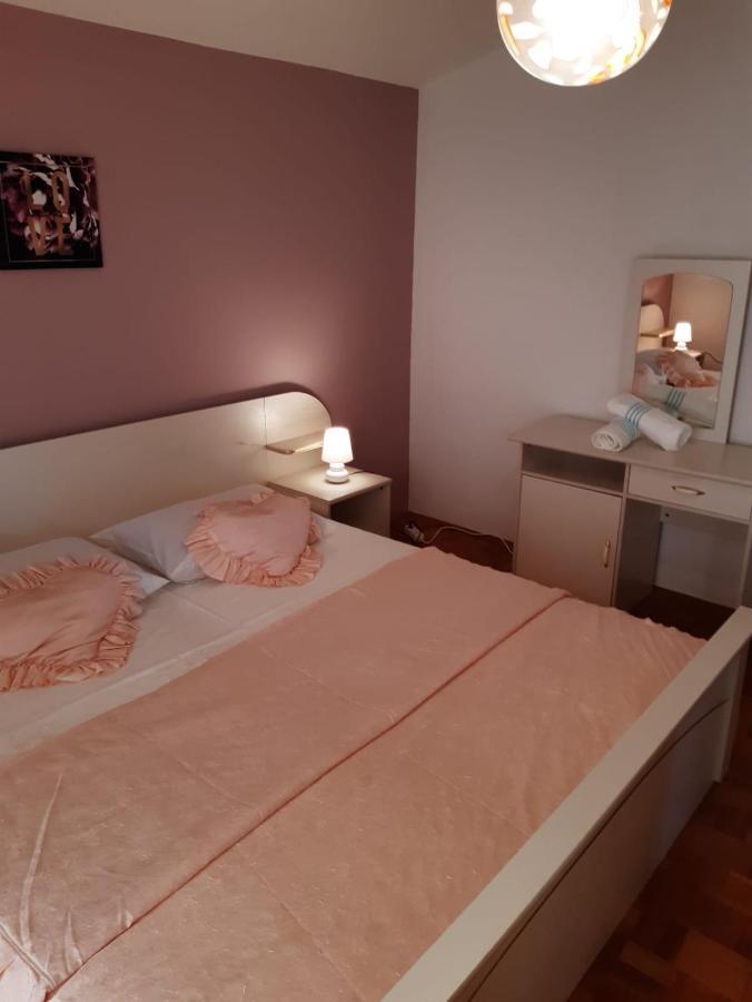Apartment Blanka With A Beautiful View Of Trogir Exterior foto